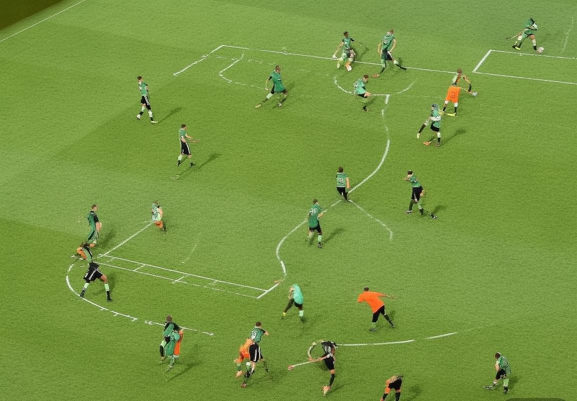 2019年德荷足球经典对决：战术揭秘与关键球员瞬间(图1)