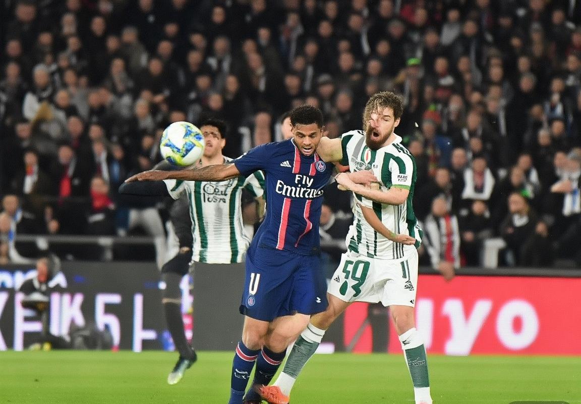 巴黎圣日耳曼VS尤文图斯：欧冠巅峰对决精彩瞬间回顾与战术解析(图1)